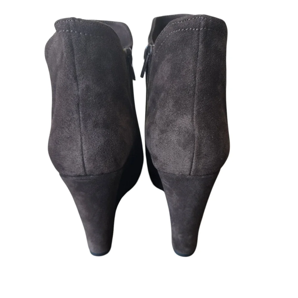 Vaneli Jara Wedge Suede Bootie Size 10 New